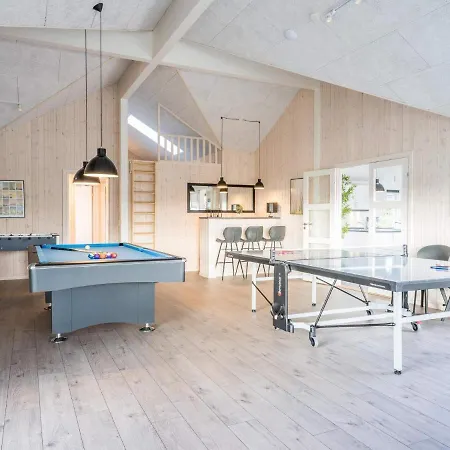 26 Person In Holiday home *