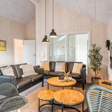 26 Person In Holiday home *