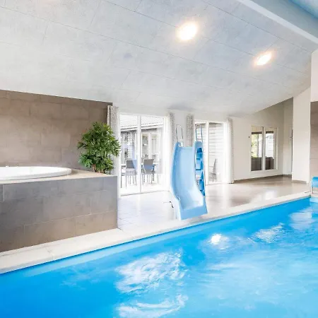 26 Person In Holiday home *