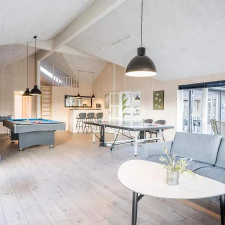 26 Person In Holiday home *