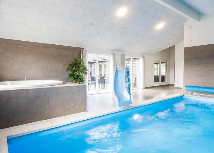 26 Person In Holiday home *